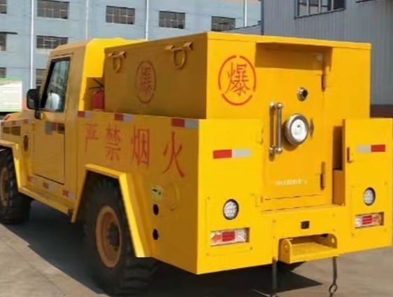 长丰镇凯龙爆破器材运输车：保障爆破任务的安全运行