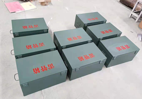 长丰镇炸药箱和雷管箱一般是怎么存放的？