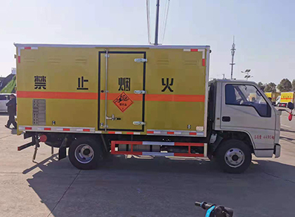 长丰镇爆破器材运输车技术升级与安全合规新趋势